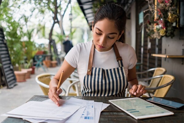 Simplify your small business bookkeeping with these 10 tips.